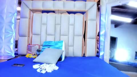 violet_milleer online show from April 19, 7:38 pm