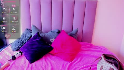 violet online show from April 9, 1:17 pm