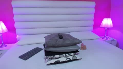 violet_sinclair online show from April 27, 3:42 pm