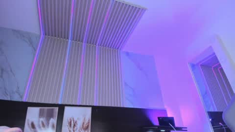 Snapshot of violet_spencer chatting on February 7, 10:52 pm Violeta online show from February 7, 10:52 pm