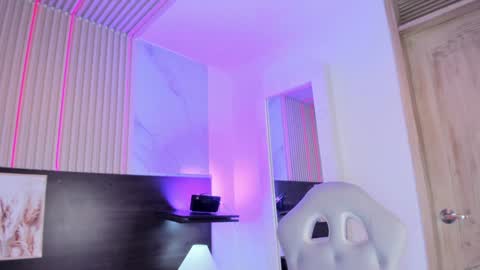Snapshot of violet_spencer chatting on February 5, 6:59 pm Violeta online show from February 5, 6:59 pm