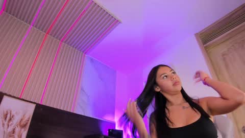 Snapshot of violet_spencer chatting on February 4, 10:55 pm Violeta online show from February 4, 10:55 pm