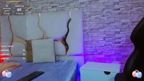 violet_tay1 online show from September 12, 11:45 am