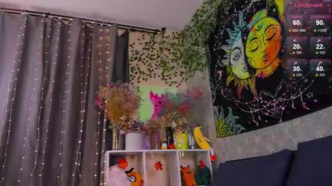 Snapshot of violet_walker7 chatting on September 16, 7:33 am Violet online show from September 16, 7:33 am