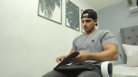Snapshot of violeta_and_maxx chatting on October 19, 9:19 pm VIOLETA AND MAXX online show from October 19, 9:19 pm