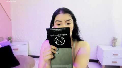     online show from February 9, 9:28 pm