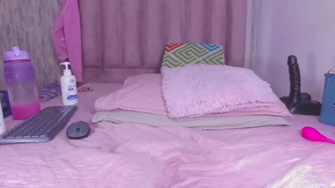 Snapshot of violeta_london chatting on October 4, 12:47 pm violeta london online show from October 4, 12:47 pm