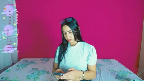 Snapshot of violeta_rouses chatting on December 7, 6:05 am violeta_rouses online show from December 7, 6:05 am