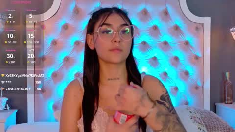 Snapshot of violetblaze chatting on October 10, 6:08 am Cute Violet online show from October 10, 6:08 am