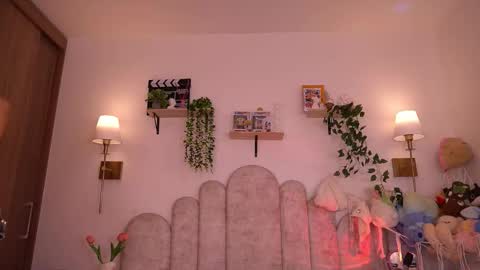 violeth___ online show from December 16, 1:39 pm