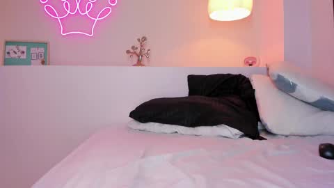 Snapshot of violeth_hill chatting on February 27, 12:14 am Violeth Hill online show from February 27, 12:14 am