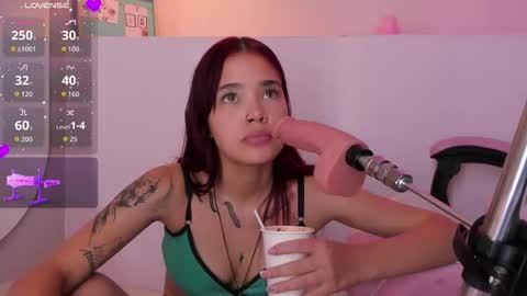 Snapshot of violeth_hill chatting on October 1, 9:13 pm Violeth Hill online show from October 1, 9:13 pm