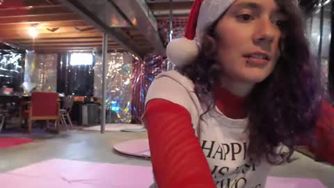 Violet Hooper online show from December 2, 3:42 pm