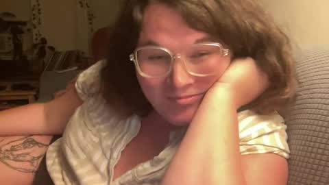 violetlyhappy online show from September 9, 11:49 pm