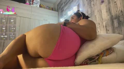 Snapshot of violetroussee chatting on October 24, 10:43 pm violetroussee online show from October 24, 10:43 pm