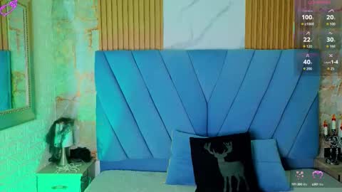 ViolettGolden online show from October 9, 11:15 am