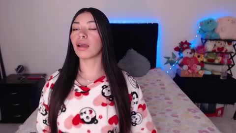 Snapshot of violett_flowers chatting on March 11, 10:53 pm violeta  online show from March 11, 10:53 pm