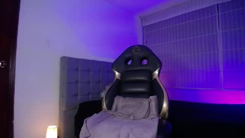 violett_queen122 online show from September 23, 2:38 am