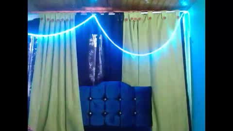 violetta_dreams online show from April 15, 8:31 pm