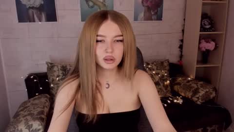 Snapshot of violettaotis chatting on January 26, 11:28 am ViolettaOtis online show from January 26, 11:28 am