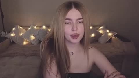 ViolettaOtis online show from October 22, 1:24 pm