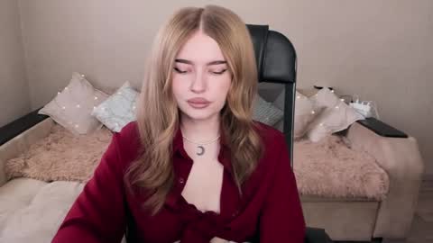 Snapshot of violettaotis chatting on February 26, 11:21 am ViolettaOtis online show from February 26, 11:21 am