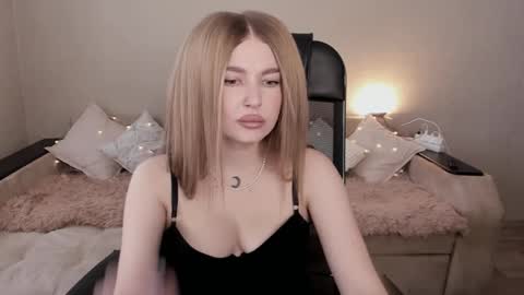 Snapshot of violettaotis chatting on February 19, 11:28 am ViolettaOtis online show from February 19, 11:28 am