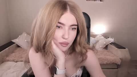 Snapshot of violettaotis chatting on February 23, 10:17 am ViolettaOtis online show from February 23, 10:17 am