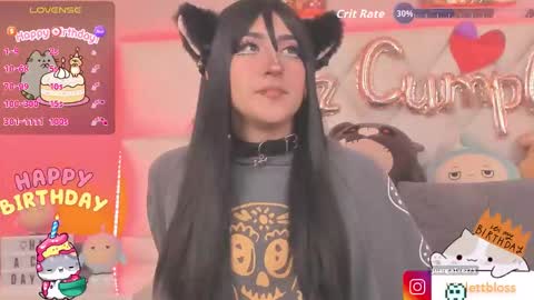 Snapshot of violettbloss chatting on October 18, 4:38 am Violeta online show from October 18, 4:38 am