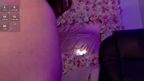 Violett Castel online show from January 17, 7:33 pm