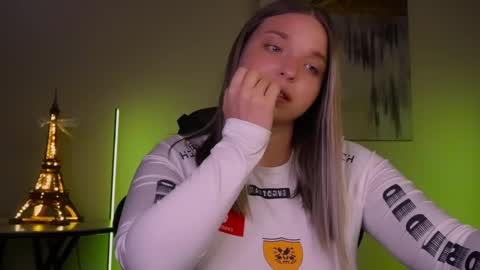 Violla online show from March 8, 8:03 pm