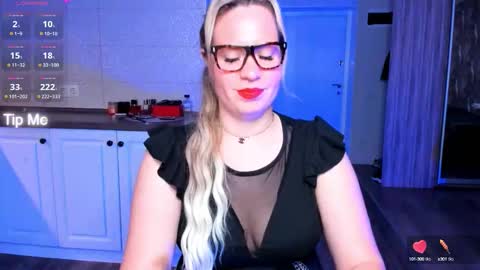 Snapshot of vip_juicy chatting on October 1, 11:20 am VelvettTime online show from October 1, 11:20 am