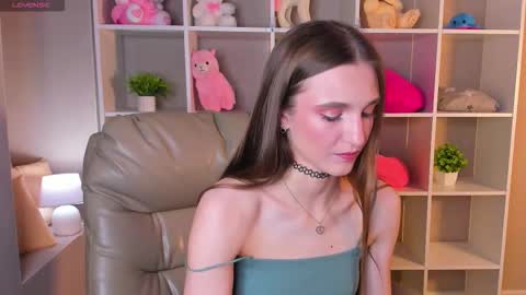 Snapshot of virdjinia_green chatting on September 18, 9:02 am Virdjinia online show from September 18, 9:02 am