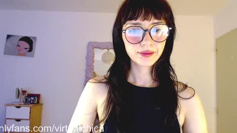 Snapshot of virtualchica chatting on January 22, 2:15 am Minerva online show from January 22, 2:15 am
