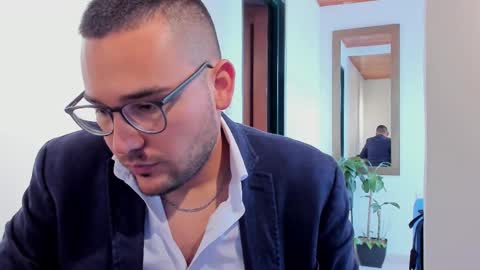 Vito Ferrer online show from March 6, 6:59 pm