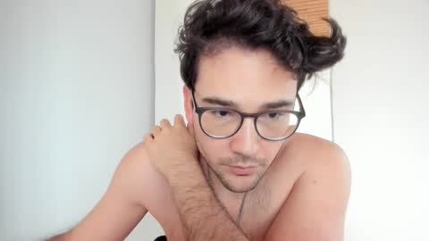 Vito Ferrer online show from February 22, 12:41 pm