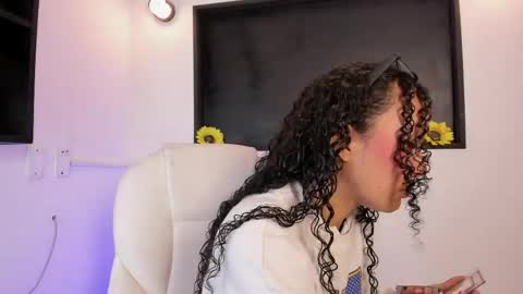 Vivi online show from April 16, 3:28 am