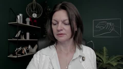 Vivian online show from December 17, 8:32 am