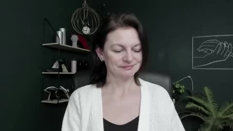 Vivian online show from April 18, 7:10 am