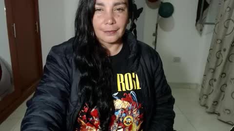Snapshot of vivian_milf_paint chatting on October 17, 6:17 am vivian_milf_paint online show from October 17, 6:17 am