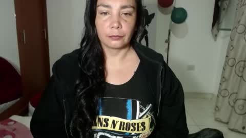 Snapshot of vivian_milf_paint chatting on September 18, 4:05 am vivian_milf_paint online show from September 18, 4:05 am