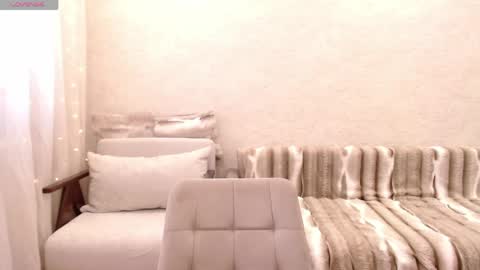 Vivian online show from April 10, 4:12 pm