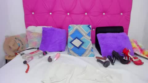 Snapshot of vivianeparis chatting on October 11, 10:24 pm VivianParis online show from October 11, 10:24 pm