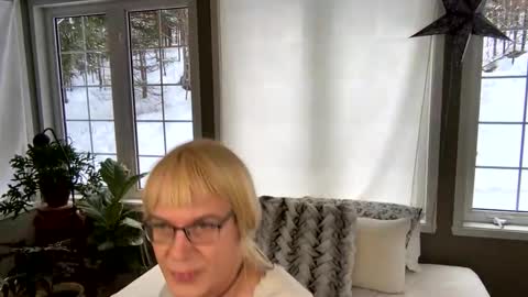 Vivlove online show from December 21, 6:25 pm