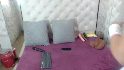 VivianRose online show from November 25, 3:49 am