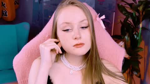 Vivien online show from October 12, 1:37 pm