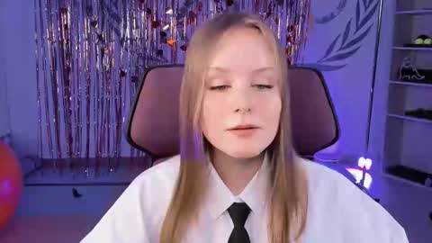 Vivien online show from March 7, 5:17 pm