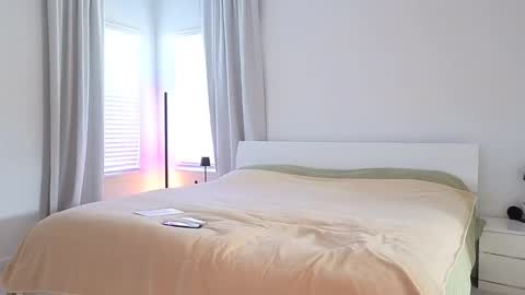 vivienne online online show from December 3, 6:19 pm