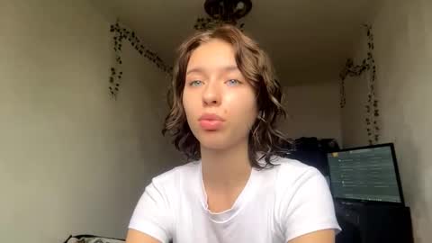 Vivi online show from November 12, 7:43 am