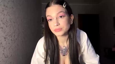 Snapshot of viviennebuiles chatting on October 7, 2:35 pm Alexa online show from October 7, 2:35 pm